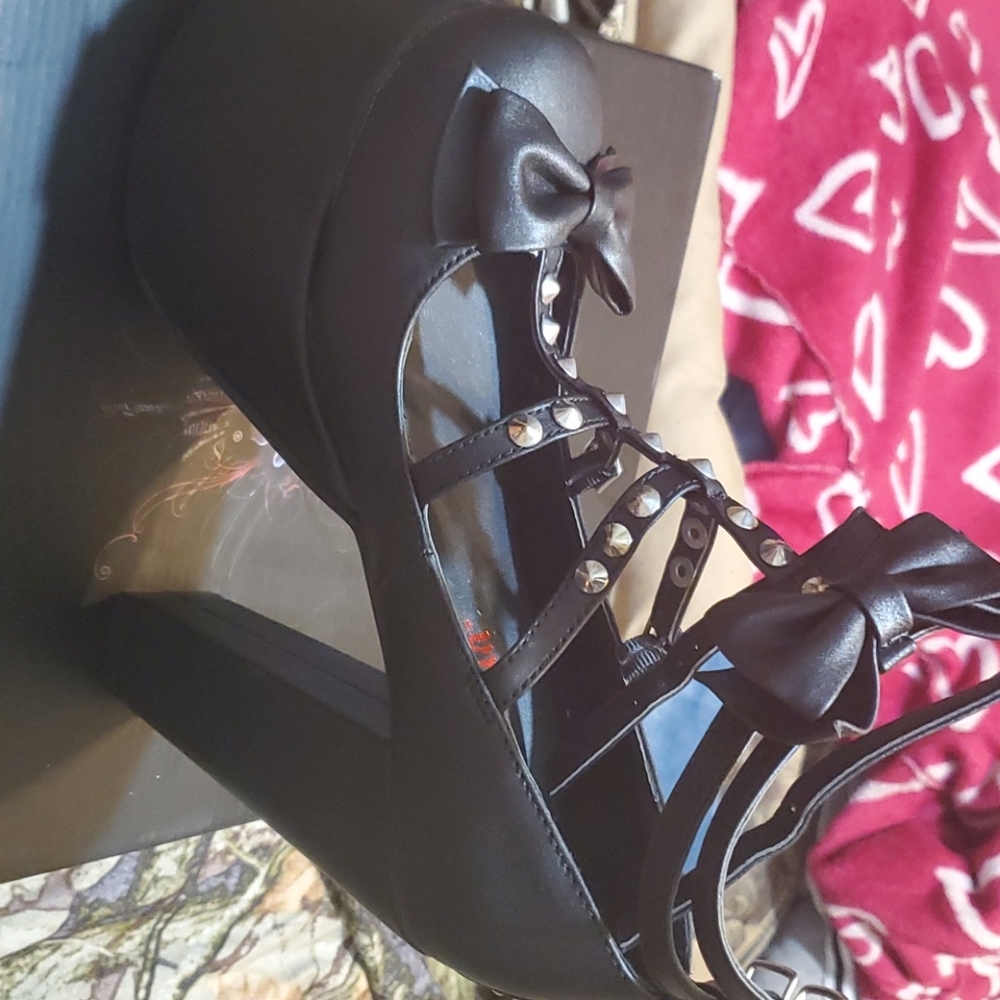 Demonia torment platform with bows Size 7